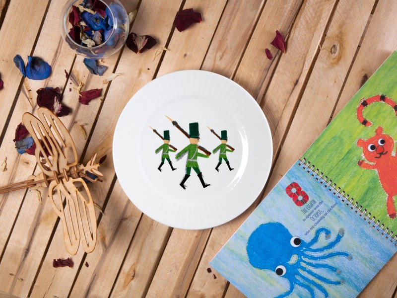 Porcelain plate - "Tin soldiers" Ø24 with radial side